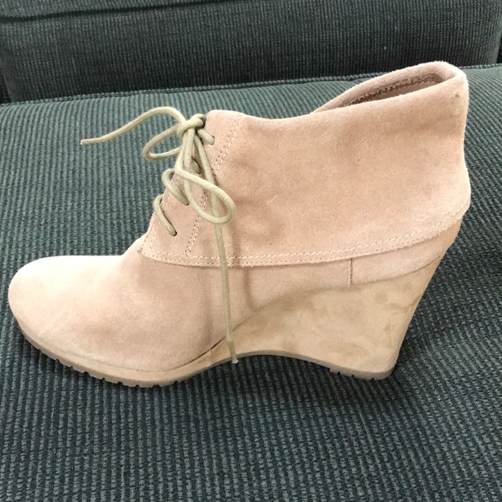 Bandolino tan wedge boots size 7